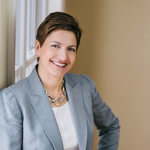 Meet the Posher, Lisa - Picture 2 of 7